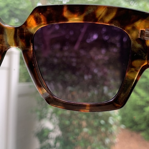 Frye and Co. Tortoise Sunglasses - Picture 15 of 17